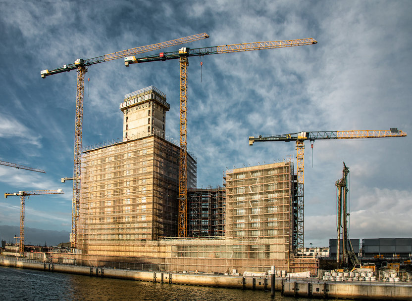 Construction of Germany's tallest timber high-rise underway with the help of Liebherr fibre rope cranes